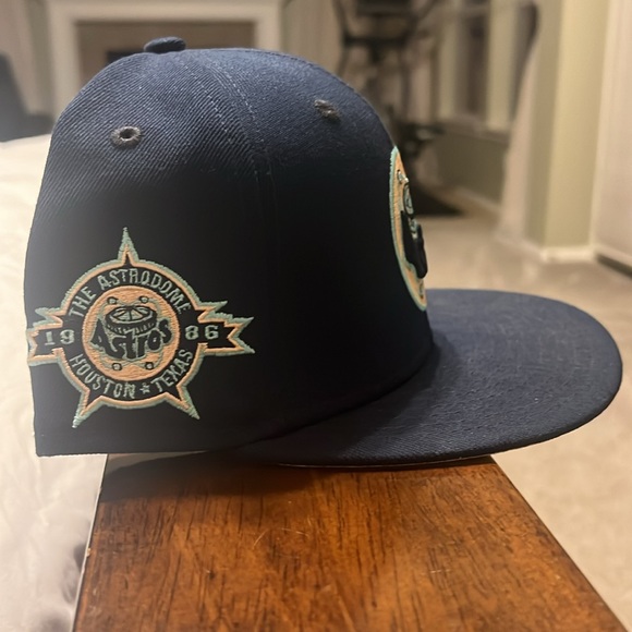 Houston Astros 7-1/4 fitted hat; Peach UV flat bill. Like brand new - Picture 2 of 6